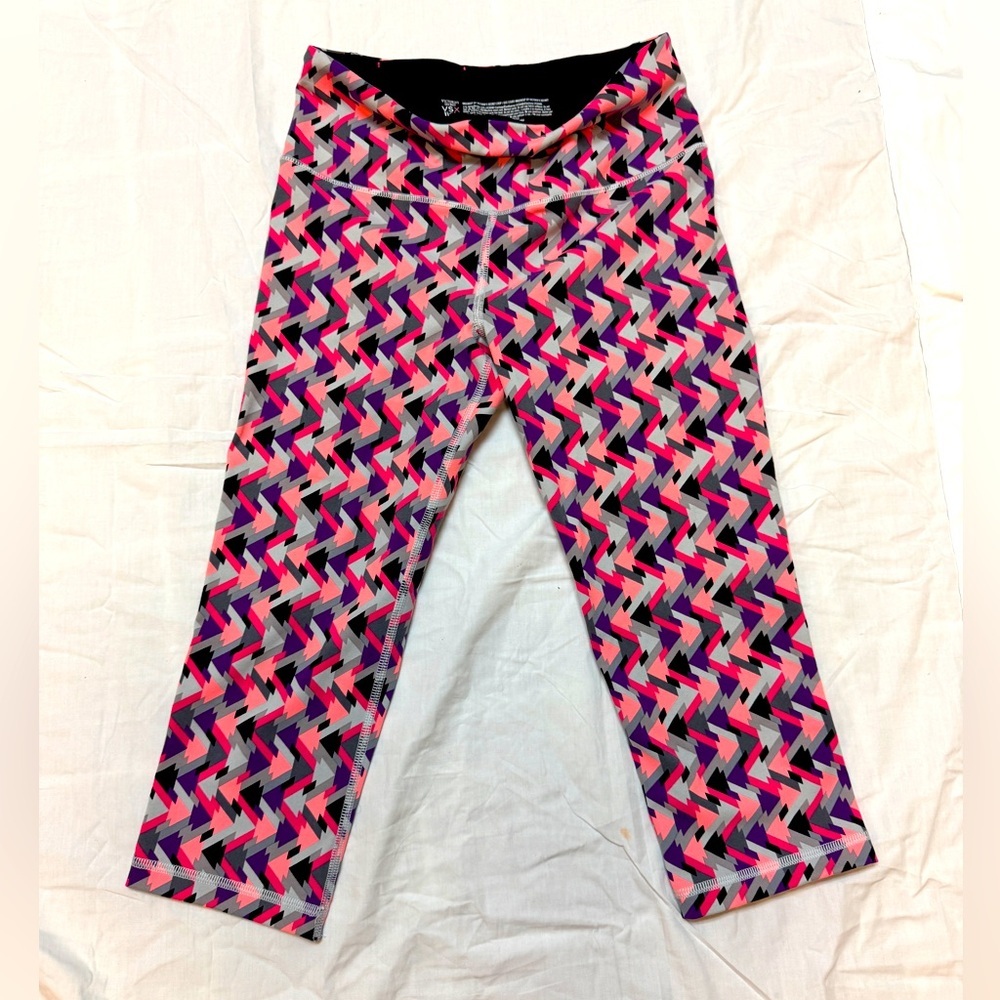 Victorias Secret Leggings VSX Sport Knockout Crop Size XSmall Capri Neon Pink